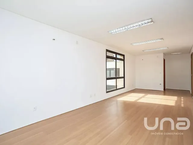 Sala à venda, no bairro Água Verde em Curitiba