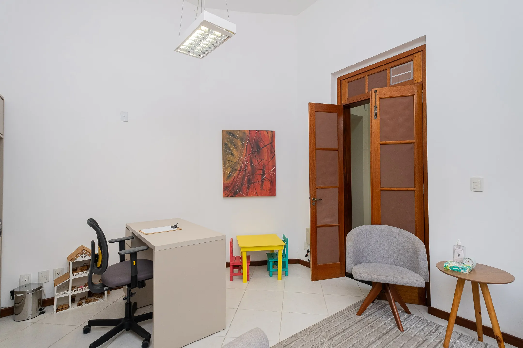 Prédio comercial à venda em Pelotas, próximo à Av. Bento Gonçalves - com 146m², recepção, 5 salas e excelente potencial para empresas e clínicas. - 16