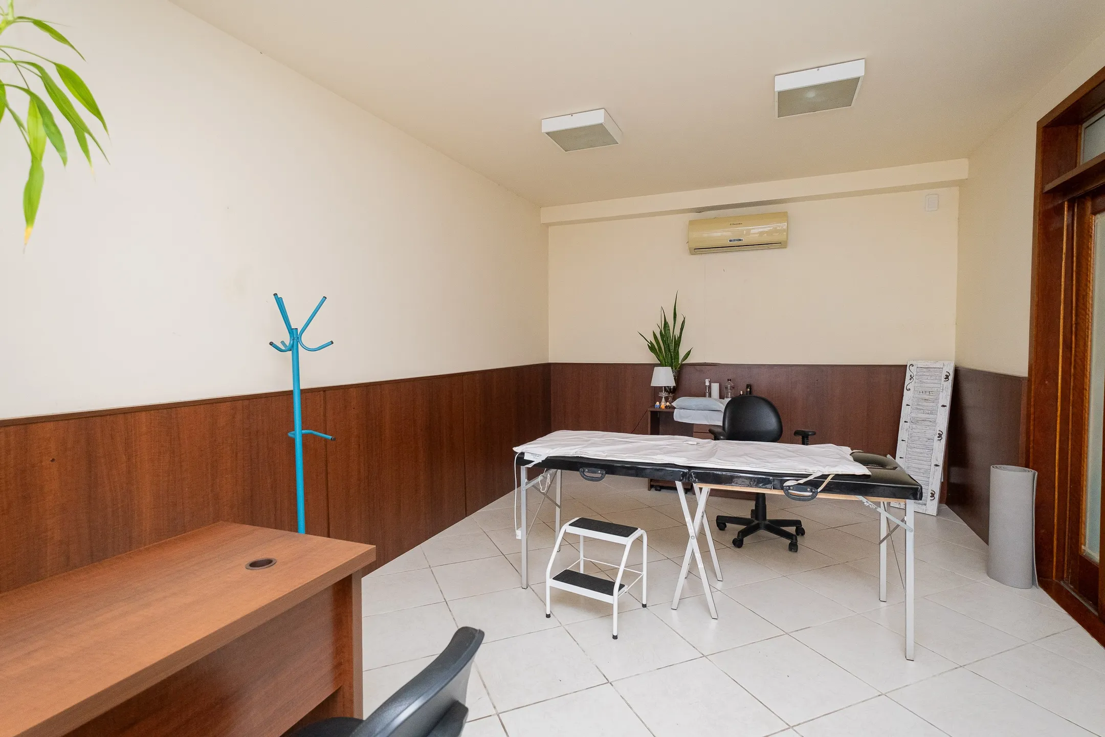 Prédio comercial à venda em Pelotas, próximo à Av. Bento Gonçalves - com 146m², recepção, 5 salas e excelente potencial para empresas e clínicas. - 6