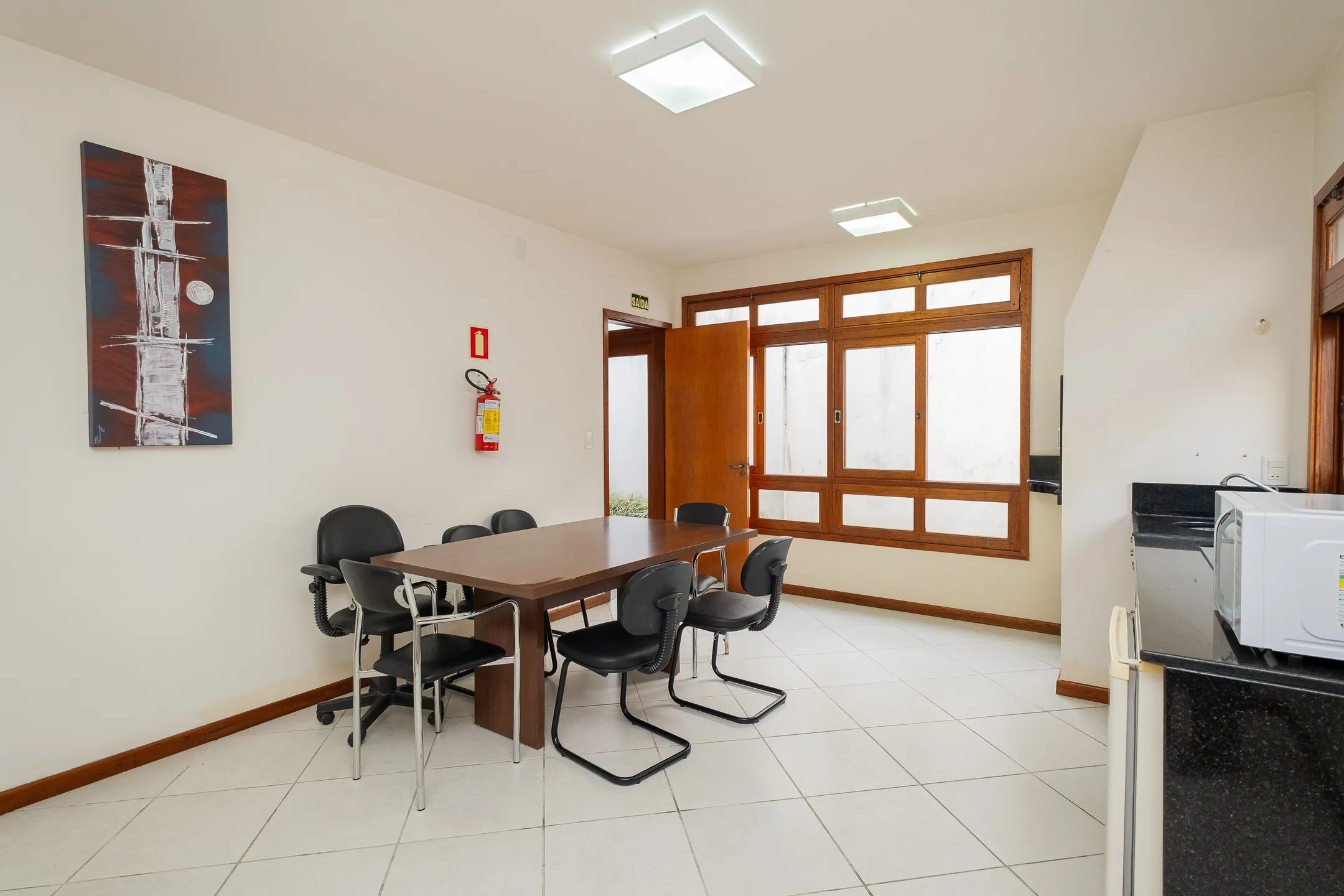 Prédio comercial à venda em Pelotas, próximo à Av. Bento Gonçalves - com 146m², recepção, 5 salas e excelente potencial para empresas e clínicas. - 9