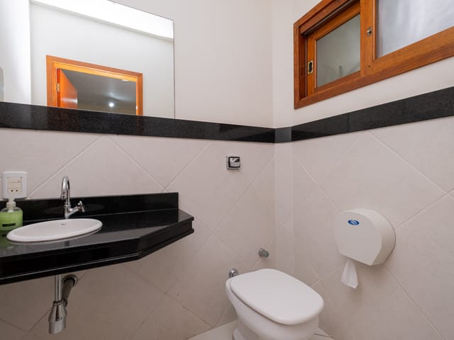Sala com 230m², à venda, no bairro Centro em Pelotas