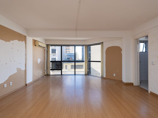Sala com 58m², para alugar, no bairro Centro em Pelotas
