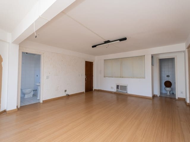 Sala com 58m², para alugar, no bairro Centro em Pelotas