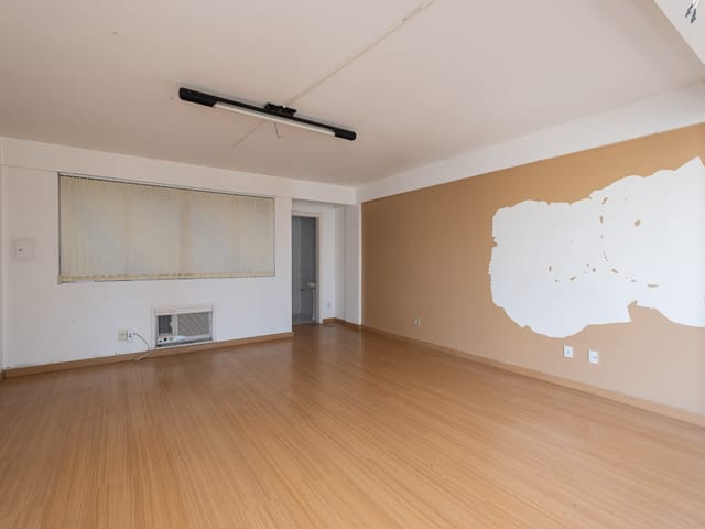 Sala com 58m², para alugar, no bairro Centro em Pelotas