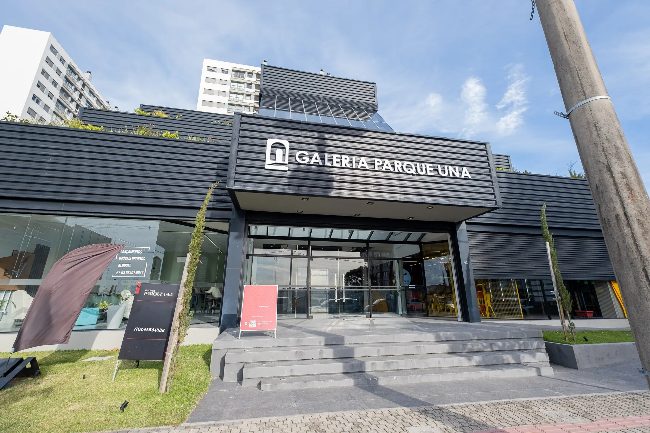 Sala Comercial para Aluguel em Galeria no Parque Una em Pelotas RS, Excelente Localização para Negócios e Atendimento ao Público