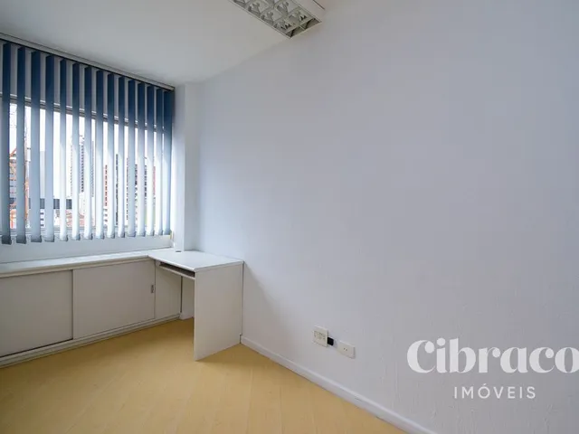 Sala à venda, no bairro Centro em Curitiba