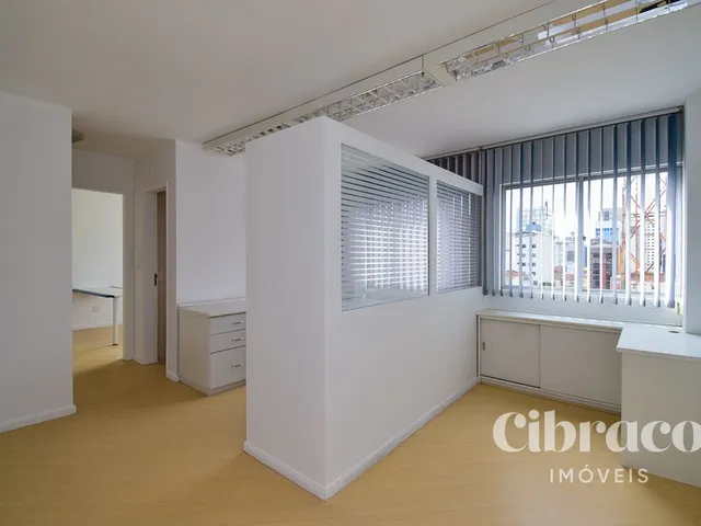 Sala à venda, no bairro Centro em Curitiba
