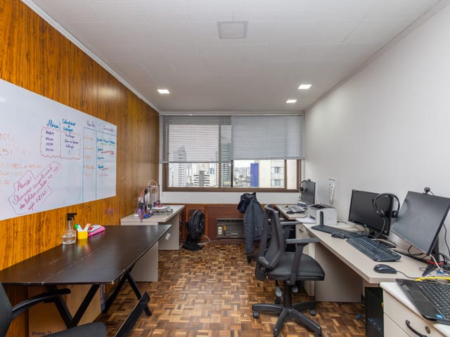Sala à venda, no bairro Centro em Curitiba