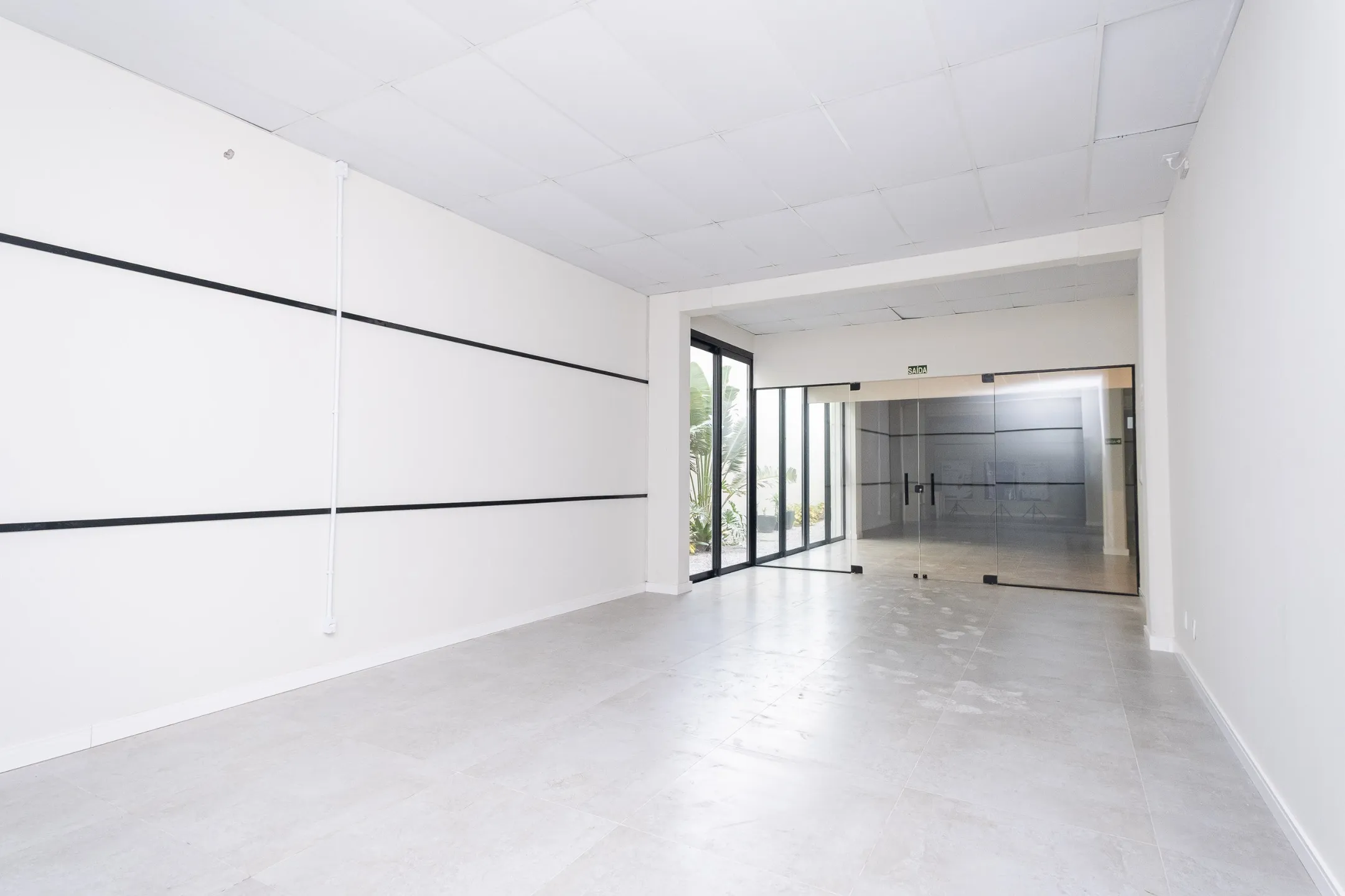 Sala Comercial para Aluguel em Galeria no Parque Una em Pelotas RS, Excelente Localização para Negócios e Atendimento ao Público - 6