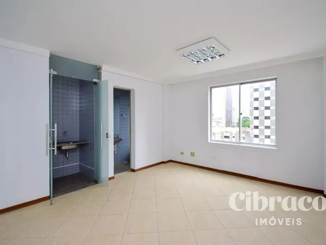 Sala à venda, no bairro Centro em Curitiba