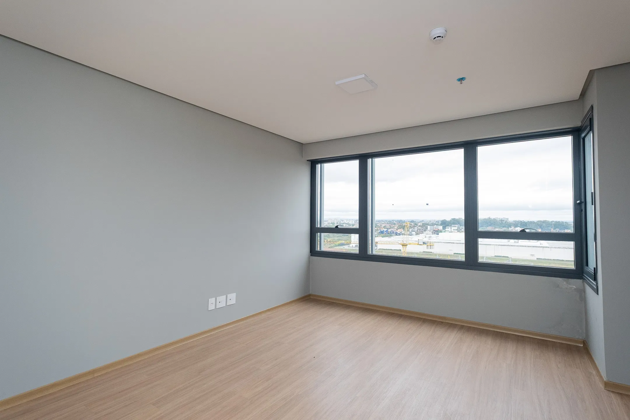 Sala comercial à venda no Flow Work, Parque Una - 28 m², piso laminado, lavabo privativo e andar alto em uma das localizações mais valorizadas de Pelotas. - 7