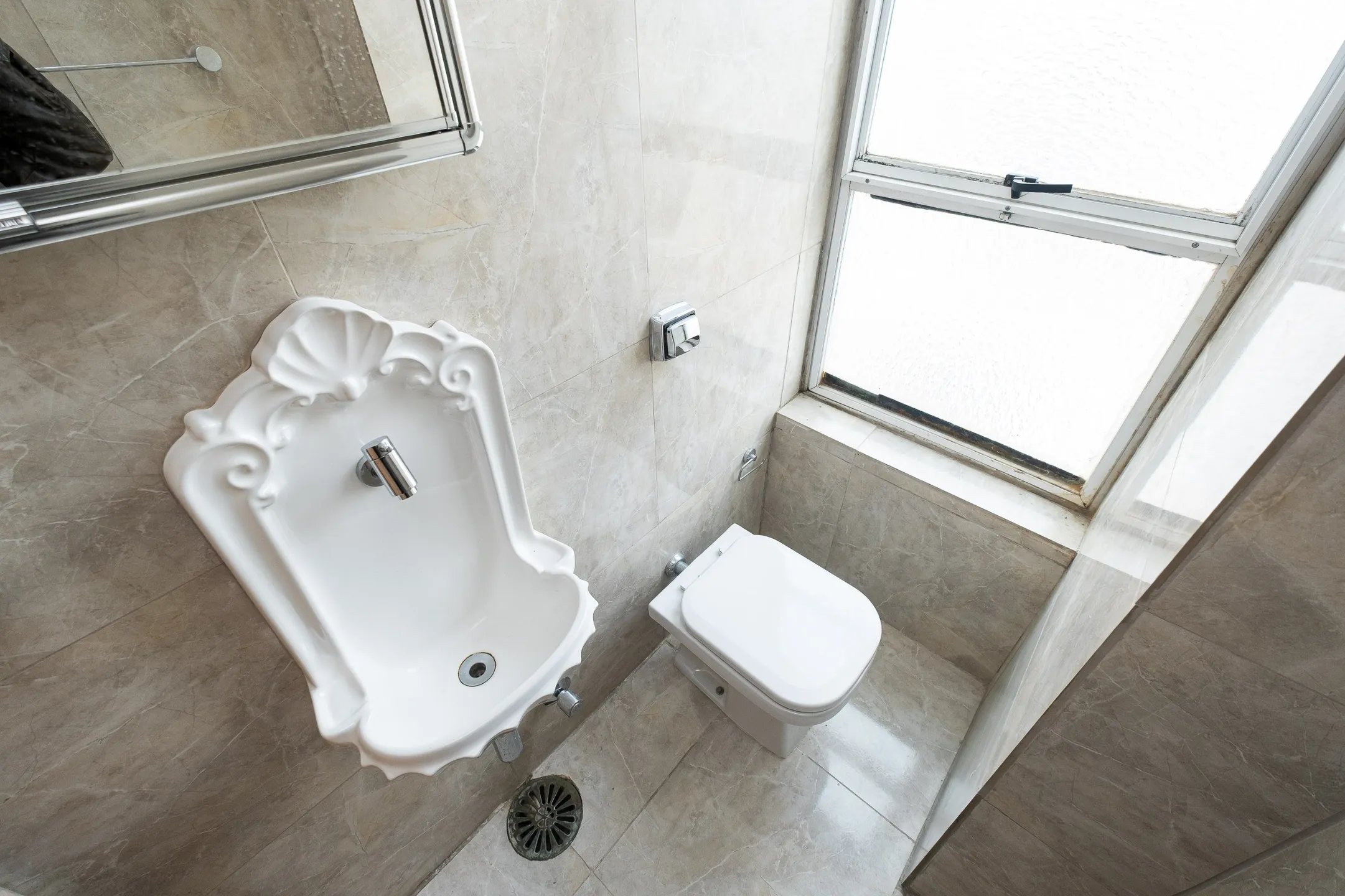 Sala comercial para locação na Rua Anchieta, Centro de Pelotas, com excelente localização, fácil acesso e ideal para escritórios e consultórios - 8