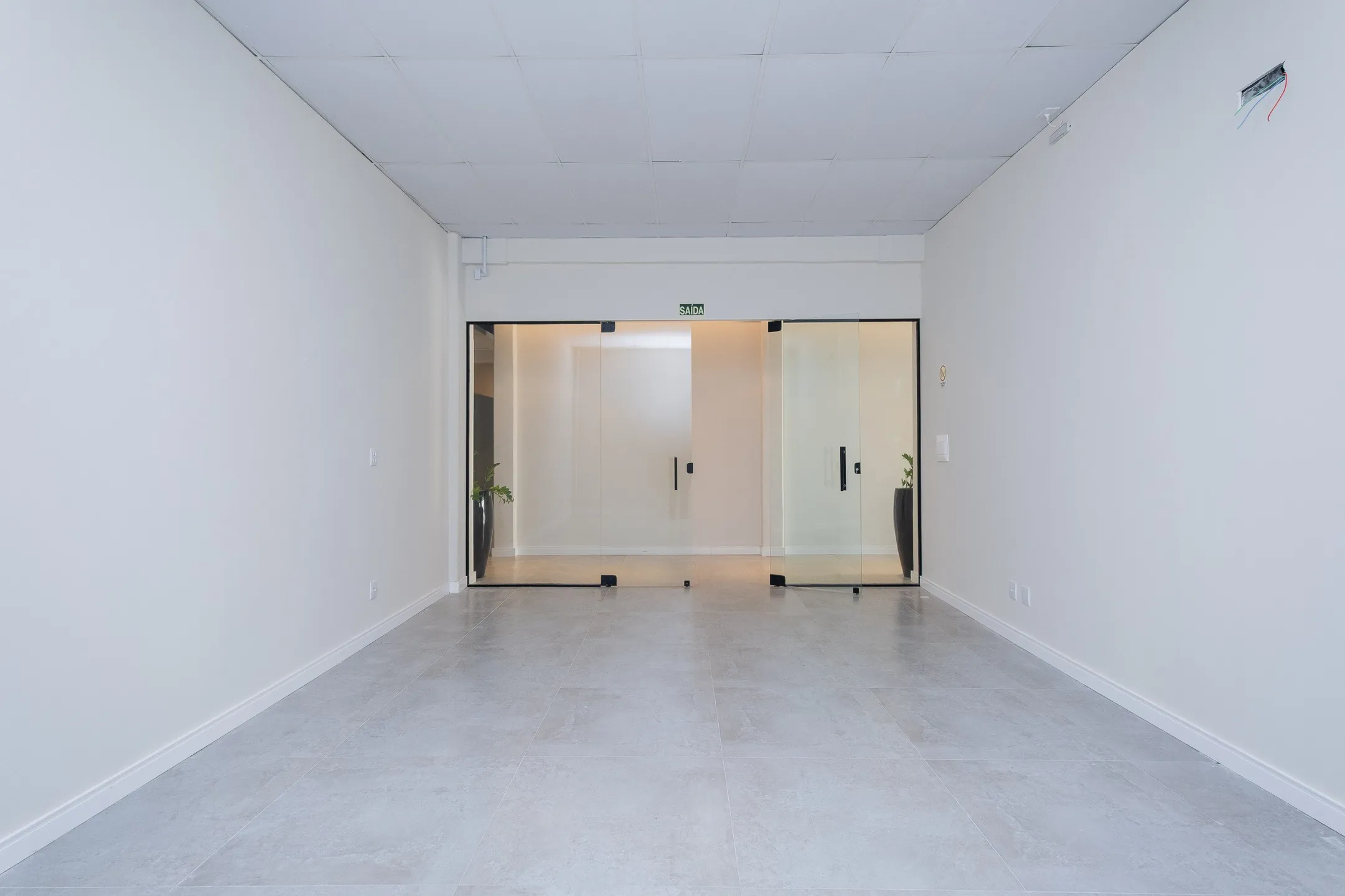 Sala Comercial para Aluguel na Galeria Parque Una em Pelotas RS com Excelente Localização, Ambiente Moderno e Ótima Visibilidade - 6