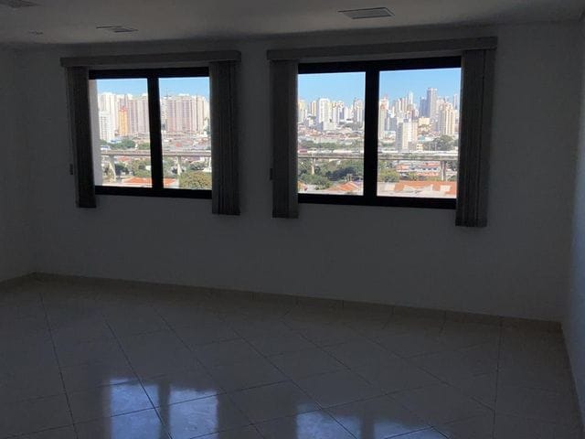 Sala com 33m², para alugar, no bairro Penha de França em São Paulo