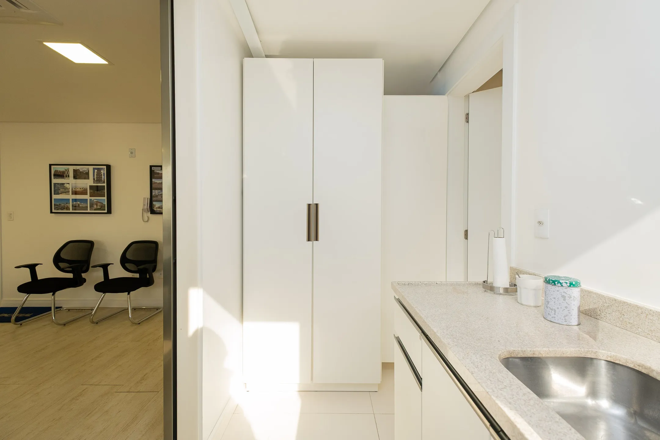 Sala comercial à venda no Edifício Moinhos Office, Zona Norte de Pelotas - 55 m², andar alto com face para Dom Joaquim e infraestrutura impecável. - 8
