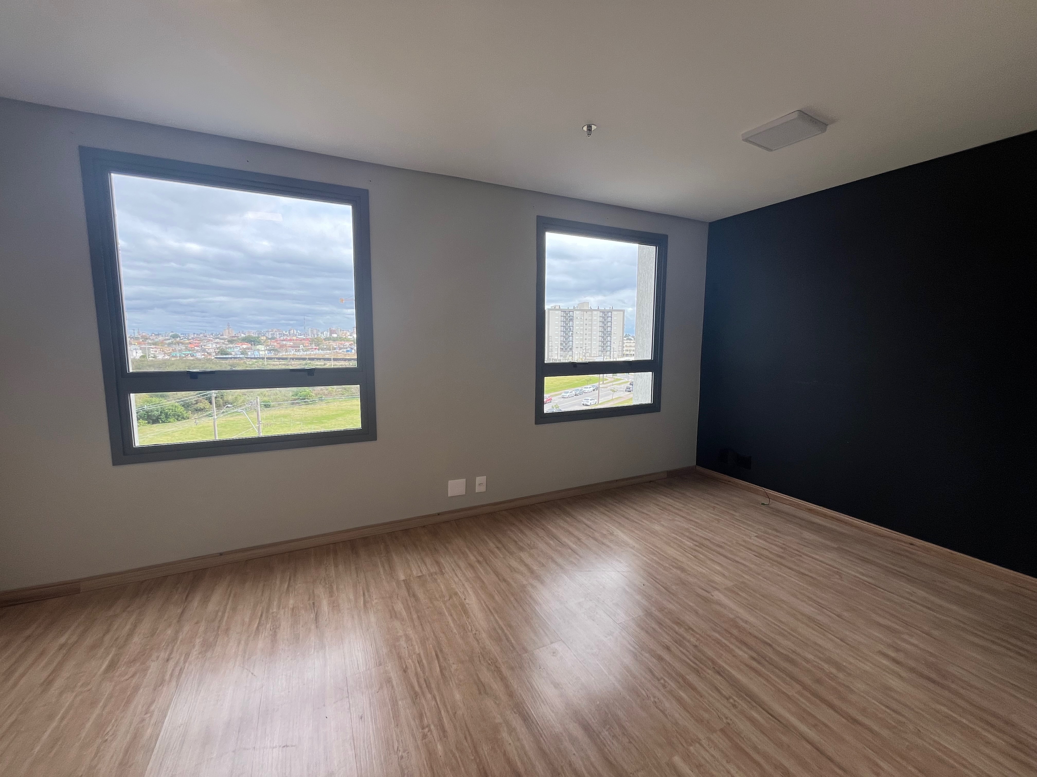 Sala comercial à venda na Vanguarda, Parque Una - 27 m², excelente iluminação natural e infraestrutura corporativa impecável.