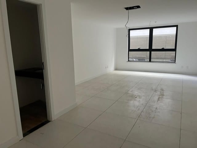Sala à venda ou para alugar, no bairro Centro em Petrópolis