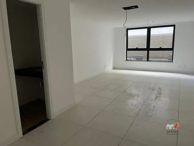 Sala à venda ou para alugar, no bairro Centro em Petrópolis