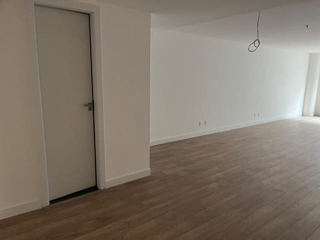 Sala à venda ou para alugar, no bairro Centro em Petrópolis