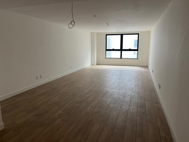 Sala à venda ou para alugar, no bairro Centro em Petrópolis