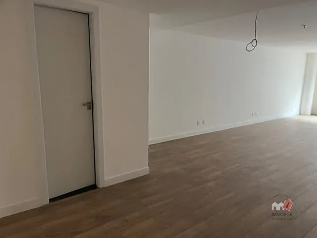 Sala à venda ou para alugar, no bairro Centro em Petrópolis