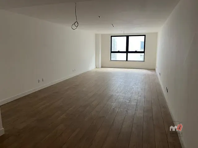 Sala à venda ou para alugar, no bairro Centro em Petrópolis