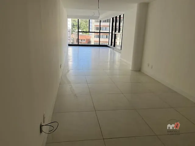Sala à venda ou para alugar, no bairro Centro em Petrópolis