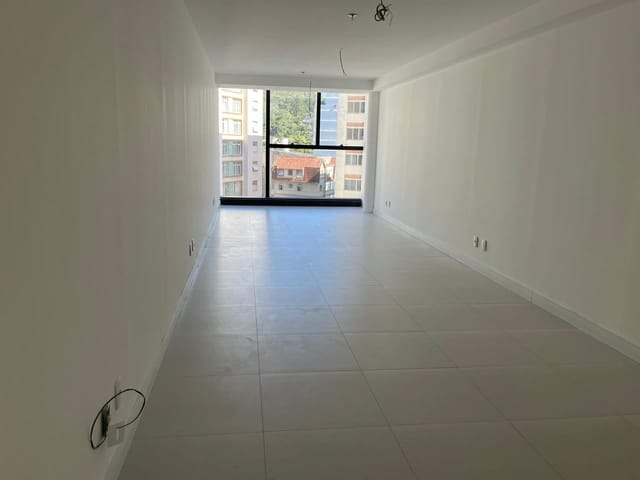 Sala à venda ou para alugar, no bairro Centro em Petrópolis