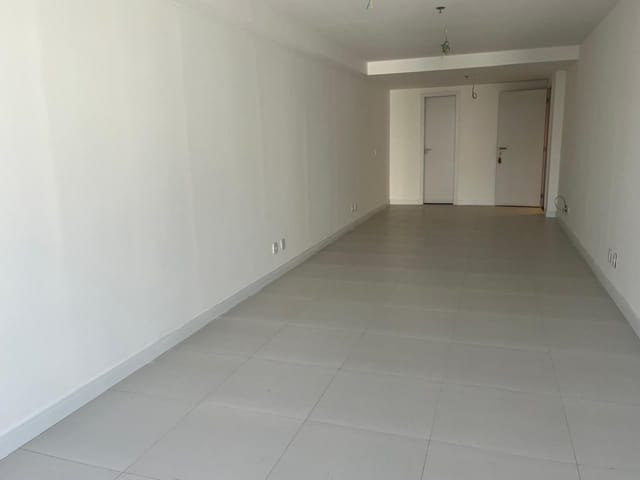 Sala à venda ou para alugar, no bairro Centro em Petrópolis