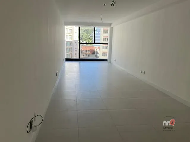 Sala à venda ou para alugar, no bairro Centro em Petrópolis