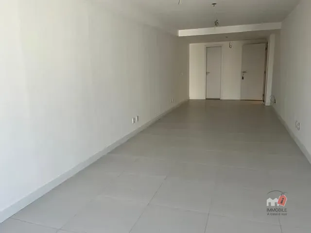 Sala à venda ou para alugar, no bairro Centro em Petrópolis
