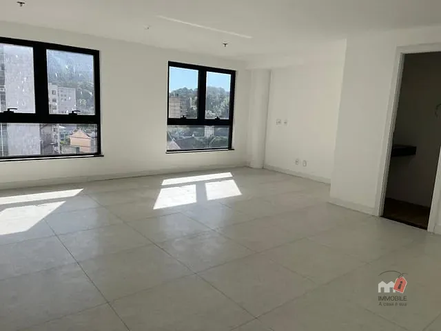 Sala à venda ou para alugar, no bairro Centro em Petrópolis
