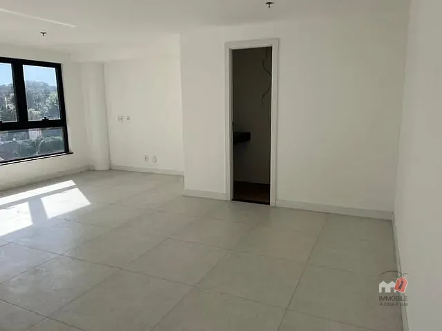 Sala à venda ou para alugar, no bairro Centro em Petrópolis