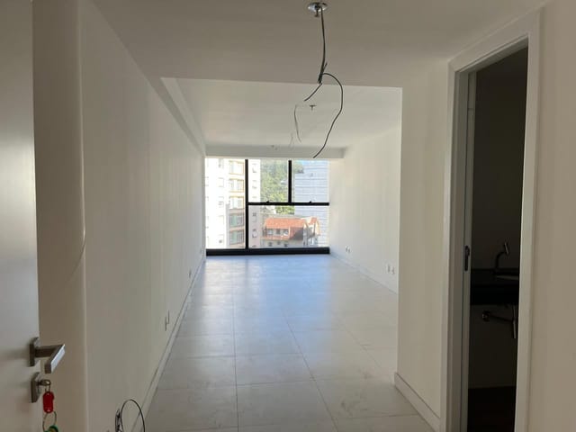 Sala à venda ou para alugar, no bairro Centro em Petrópolis