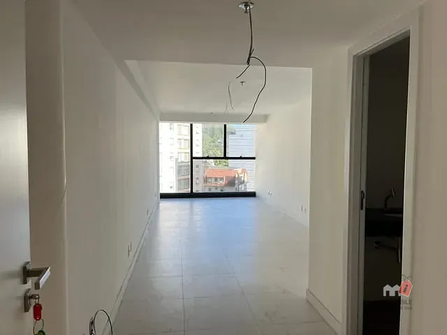 Sala à venda ou para alugar, no bairro Centro em Petrópolis