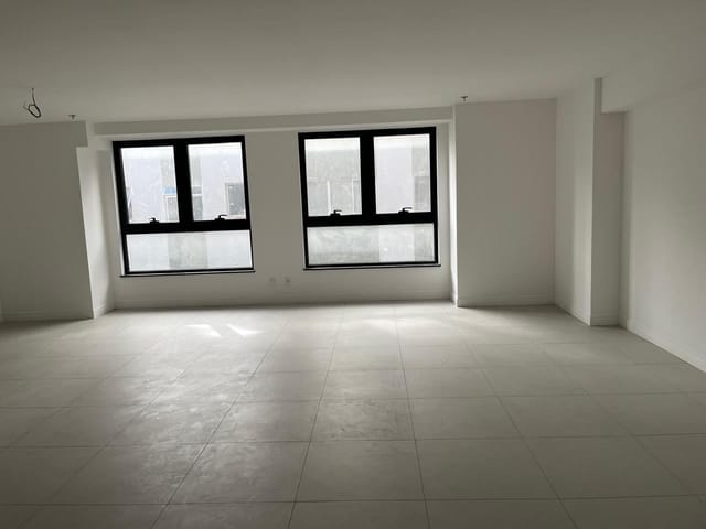 Sala à venda ou para alugar, no bairro Centro em Petrópolis