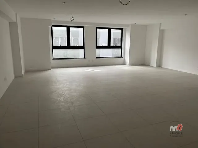 Sala à venda ou para alugar, no bairro Centro em Petrópolis