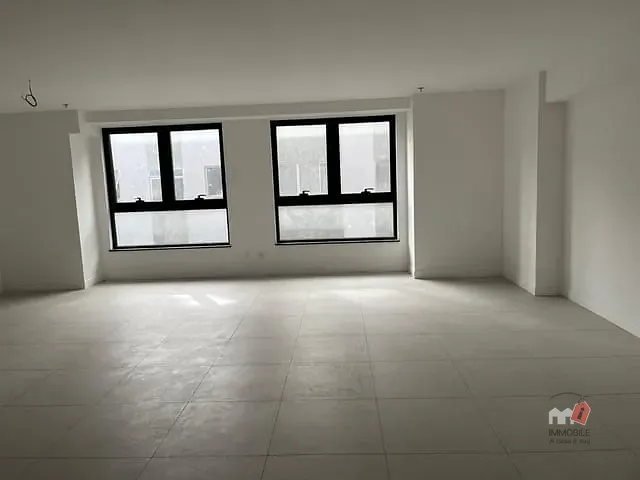 Sala à venda ou para alugar, no bairro Centro em Petrópolis