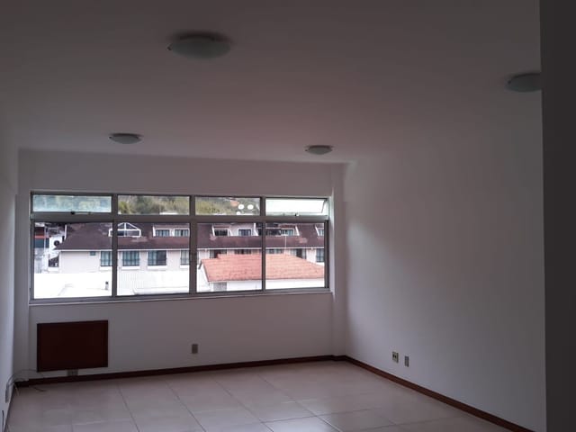 Sala para alugar, no bairro Corrêas em Petrópolis