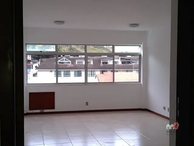 Sala para alugar, no bairro Corrêas em Petrópolis
