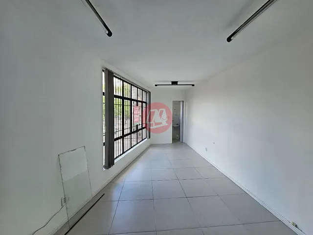 Sala à venda ou para alugar, no bairro Floresta em Porto Alegre