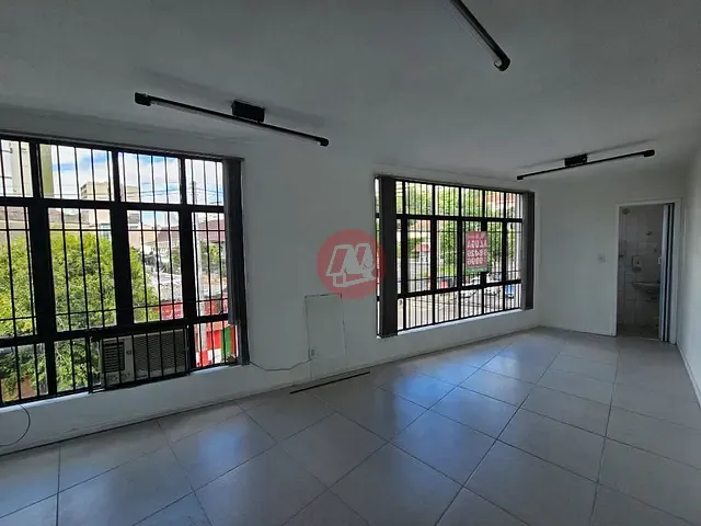 Sala à venda ou para alugar, no bairro Floresta em Porto Alegre