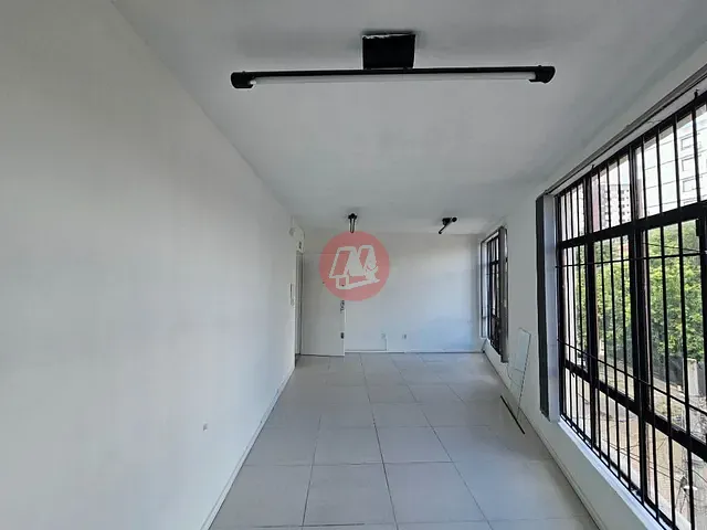 Sala à venda ou para alugar, no bairro Floresta em Porto Alegre