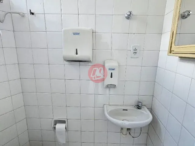 Sala à venda ou para alugar, no bairro Floresta em Porto Alegre