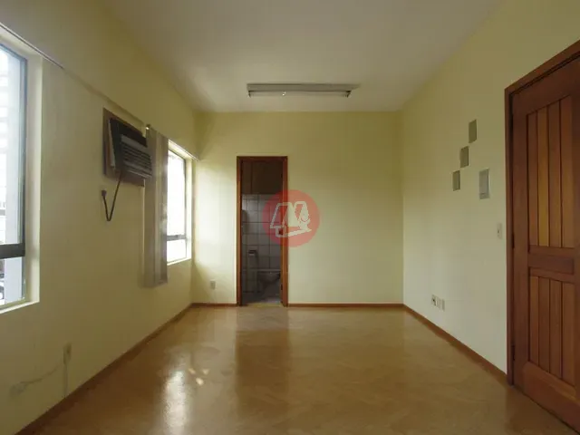 Sala com 26m², para alugar, no bairro Floresta em Porto Alegre