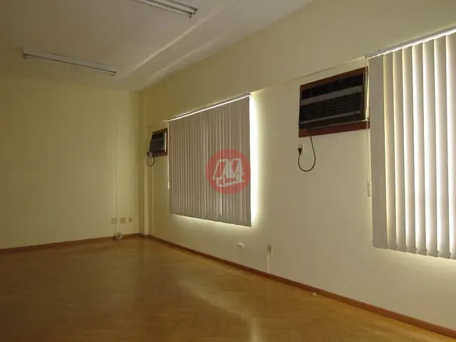 Sala com 26m², para alugar, no bairro Floresta em Porto Alegre