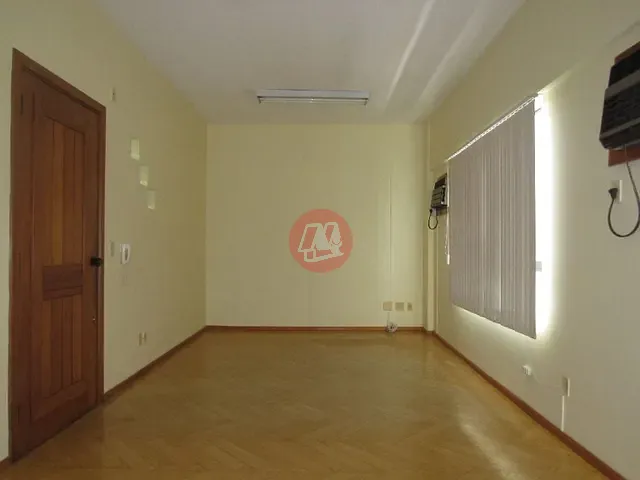 Sala com 26m², para alugar, no bairro Floresta em Porto Alegre