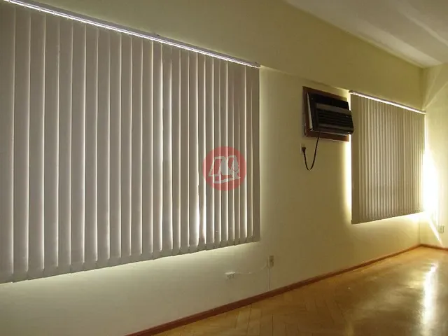 Sala com 26m², para alugar, no bairro Floresta em Porto Alegre