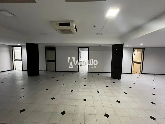 Sala com 330m², para alugar, no bairro Centro em Itajaí
