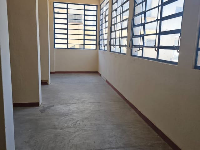 Sala para alugar, no bairro Mosela em Petrópolis